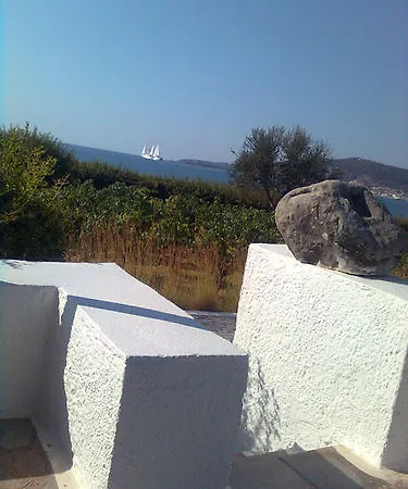 Hotel Niriides 3*